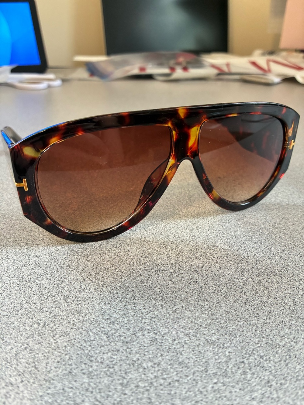 Tortoiseshell Oversized Women’s Sunglasses - Brown Lenses